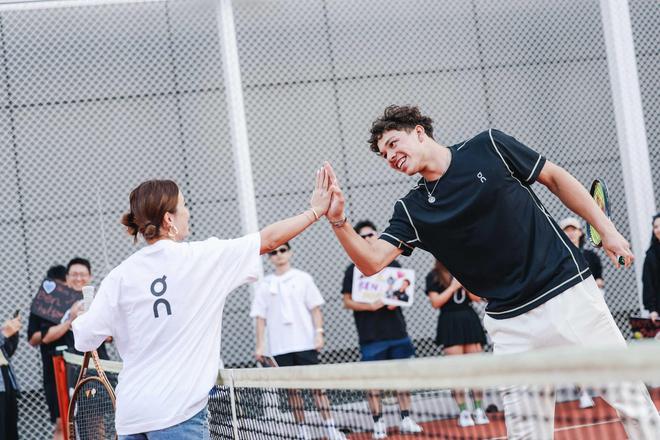 她谦虚表示 她谦虚表示