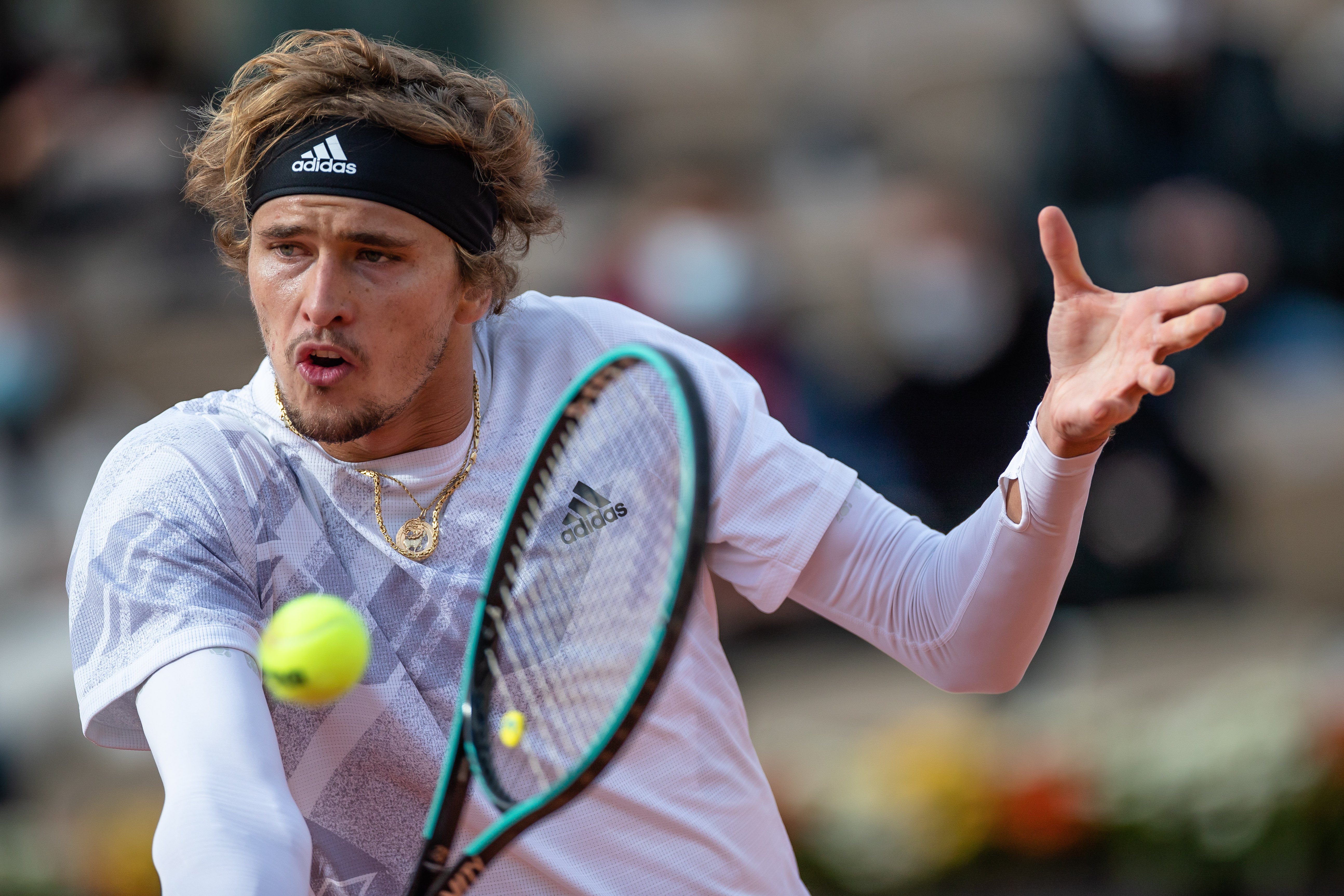 强队拉扯时 强队拉扯时